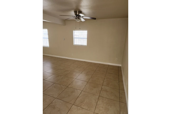 $2250 : 2 Bedrm  Casita $2195 inglewoo image 3