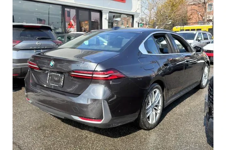 $35490 : BMW 5 Series 2024 AWD 530i x image 4