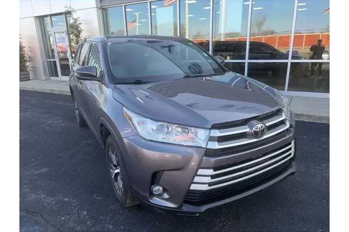 $20990 : Toyota Highlander 2019 LE 4d image 2