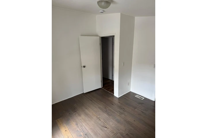 $1100 : Rento cuarto en Anaheim image 3