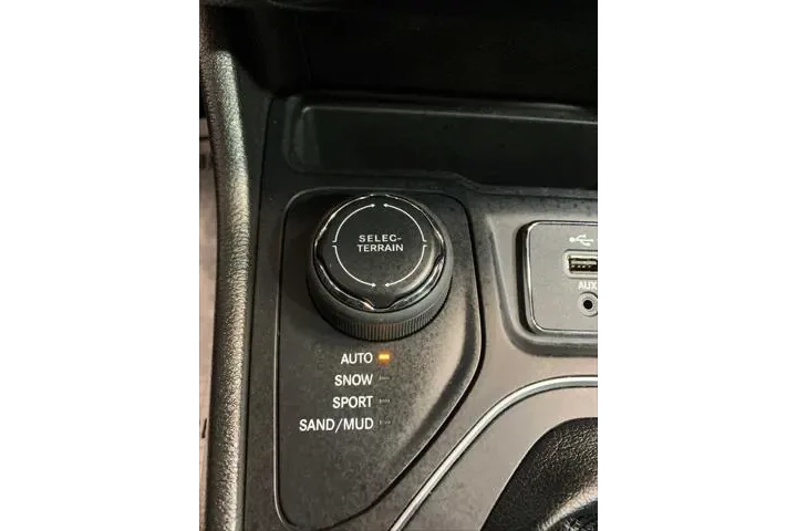 $23489 : Jeep Cherokee 2021 4x4 Latit image 7