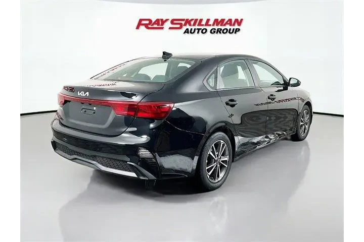 $17975 : Kia Forte 2023 LXS 4dr Sedan image 7