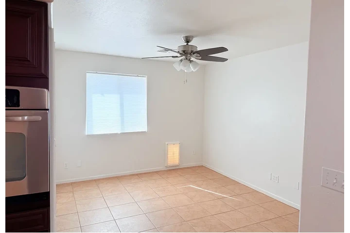 $1000 : Bright & Spacious newly home image 5