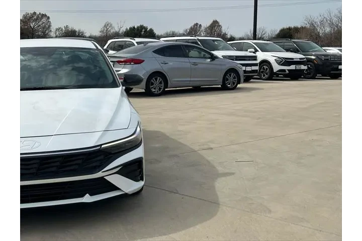 $20834 : Hyundai ELANTRA 2025 SEL Spo image 3