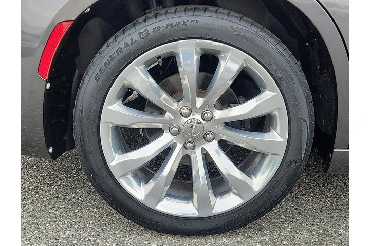 $17695 : Chrysler 300 2019 Limited 4d image 7