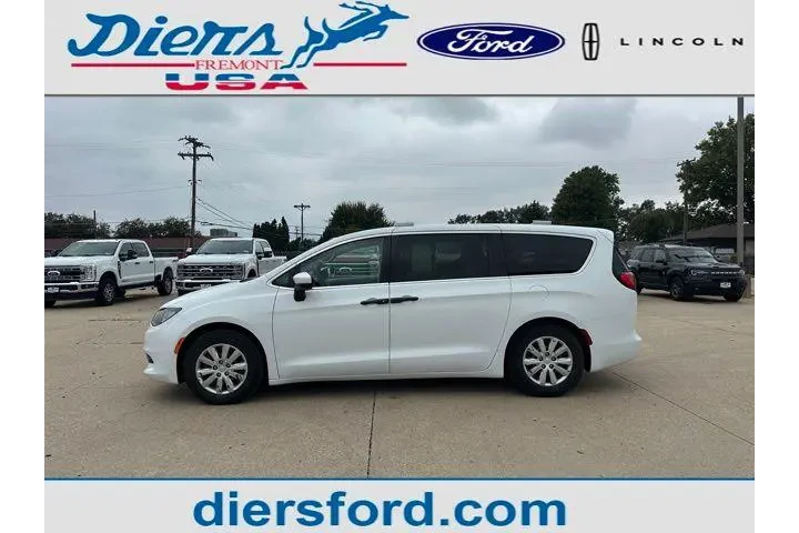 $22963 : Chrysler Voyager 2020 L 4dr image 1