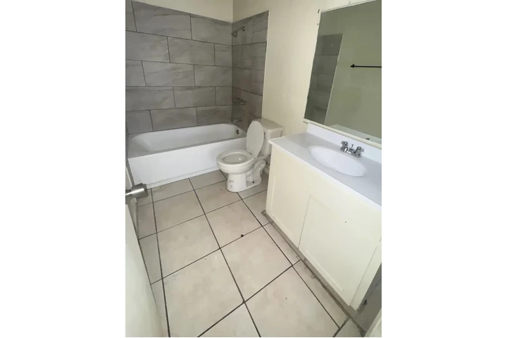 $1395 : 1 Recamara 1 Baño San Bernardi image 5