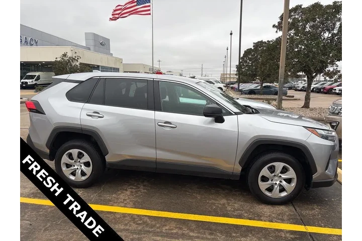 $25900 : Toyota RAV4 2024 AWD LE 4dr image 1
