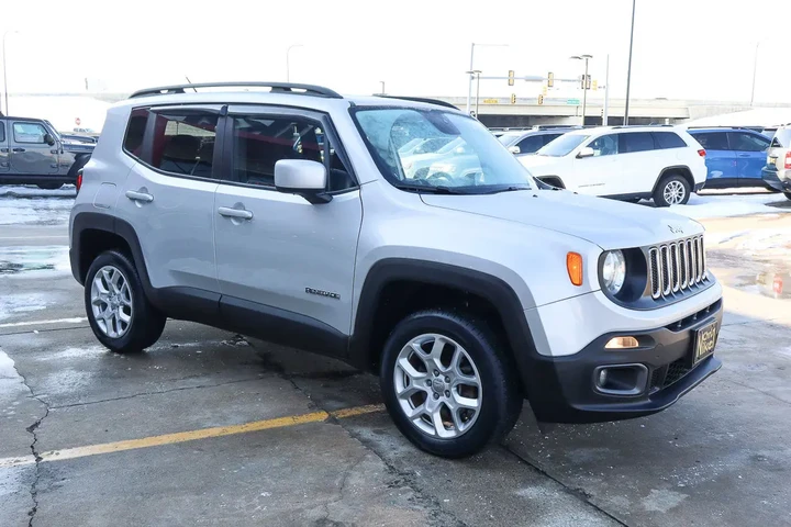 $14488 : 2017 Renegade Latitude 4x4 image 4