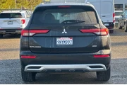 $29872 : Mitsubishi Outlander 2024 AW thumbnail