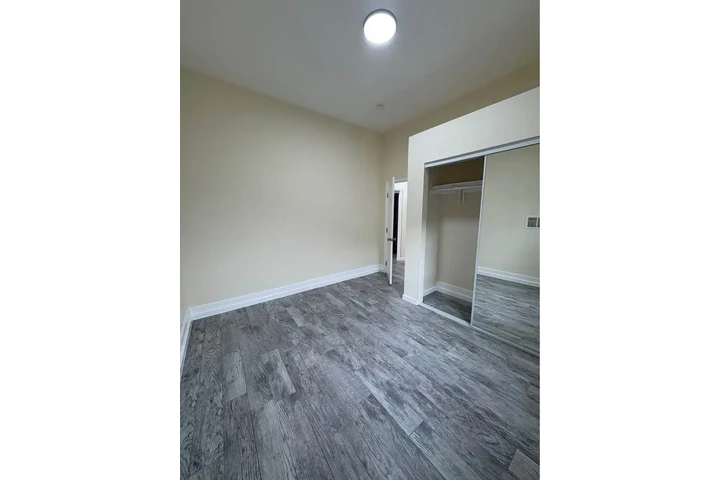 $3100 : 324 N Palomares St image 2