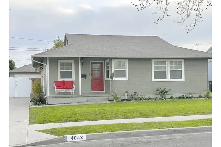 $2200 : READY NOW in ✅ Torrance CA✅ image 1