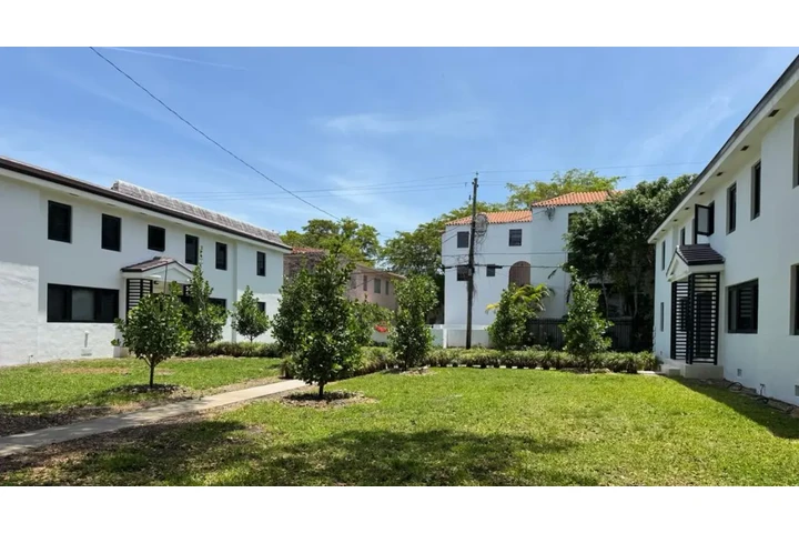 $2000 : 2Bedroom Apartment in Miami FL image 10