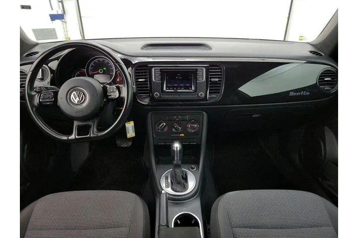 $22998 : Volkswagen Beetle 2018 2.0T image 9