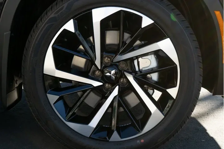 $36180 : Mitsubishi Outlander PHEV 20 image 10