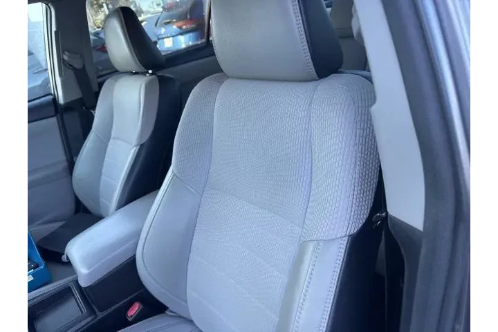 $14500 : Toyota Camry 2017 SE 4dr Sed image 6