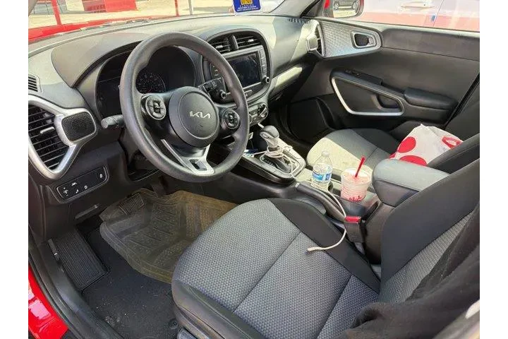 $15256 : Kia Soul 2022 LX 4dr Crossov image 3