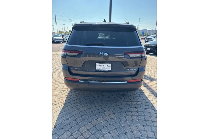 $29798 : 2022 Grand Cherokee L Laredo image 6