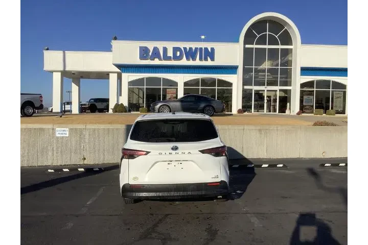 $24950 : Toyota Sienna 2021 LE 8-Pass image 6