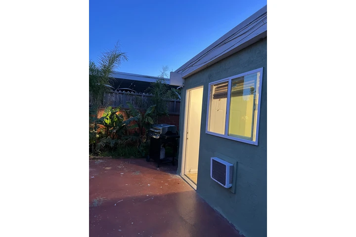 $800 : Cuarto en Panorama City image 2