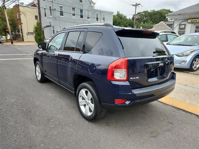 2013 Compass Latitude 4WD image 3