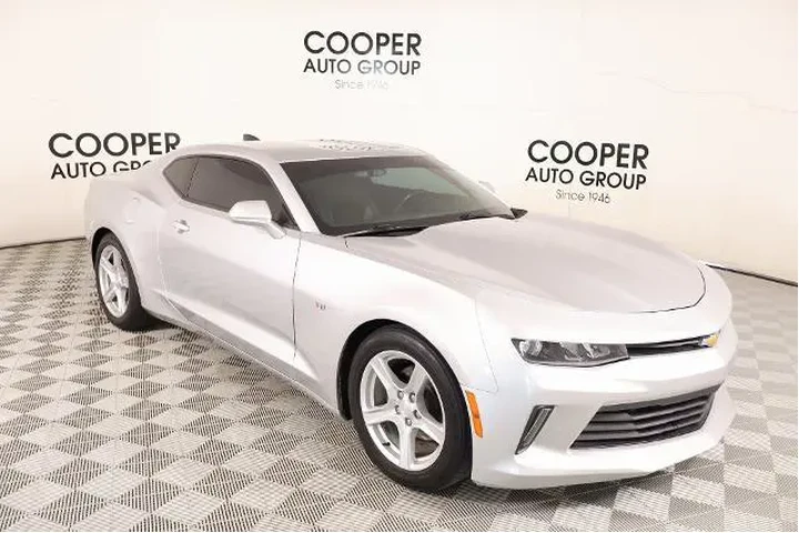 $16327 : Chevrolet Camaro 2018 LT 2dr image 1