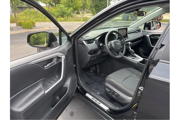 $38898 : Gold Certified2024 RAV4 Hybri image 2