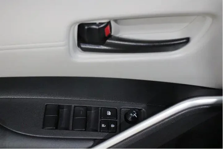 $27998 : Toyota Corolla Cross 2024 L image 7