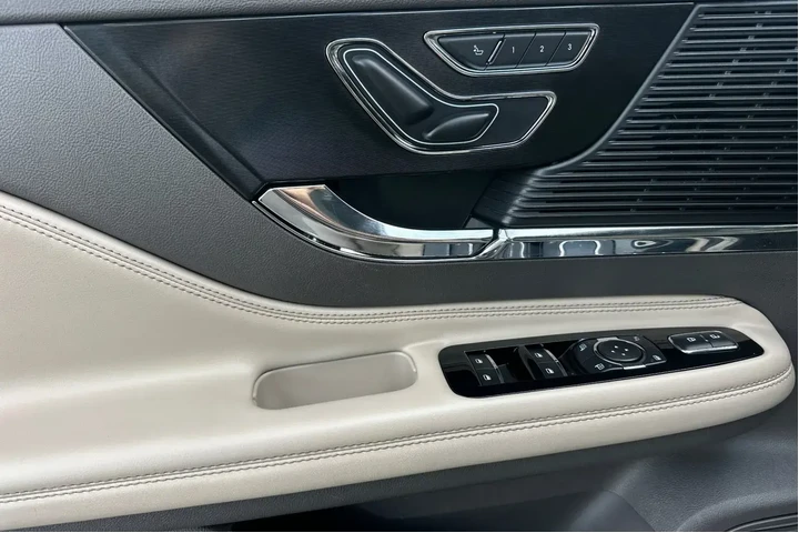 $27900 : Lincoln Corsair 2022 Reserve image 10