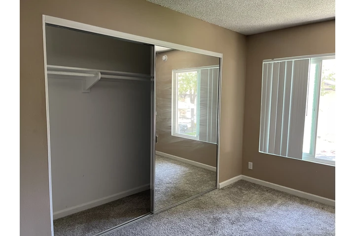 $1650 : Master Room For Rent image 1
