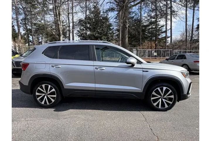 $18319 : Volkswagen Taos 2024 SE 4dr image 6