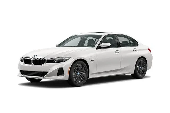 $31998 : BMW 3 Series 2023 330e 4dr S image 1