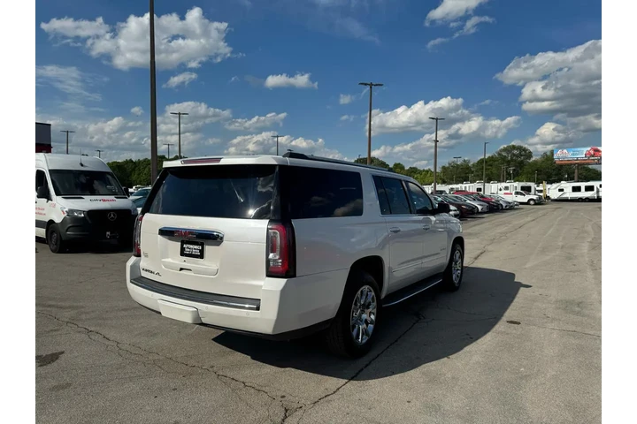 2017 GMC Yukon XL 4WD 4dr Den image 2