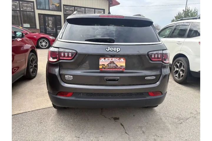 2018 Compass Latitude image 6