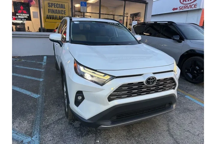 $32521 : Toyota RAV4 2023 Limited 4dr image 2