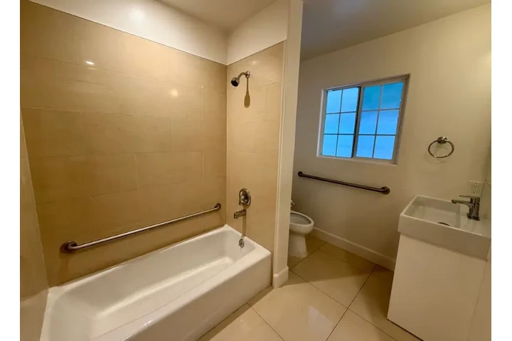 $2370 : 3bed house available for rent image 7