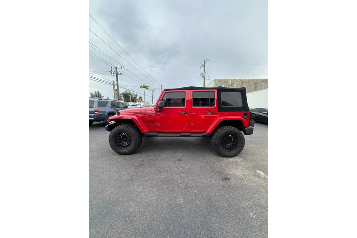 $12900 : Jeep Wrangler Unlimited Sahara image 4