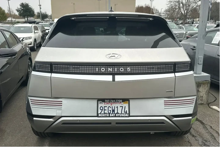 $29990 : Hyundai IONIQ 5 2023 AWD Lim image 4