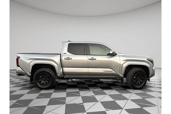 $45000 : Gold Certified2025 Tacoma Lim image 8