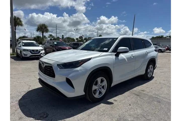 $31988 : Toyota Highlander 2023 image 7