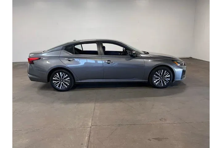 $18438 : Nissan Altima 2024 2.5 SV 4d image 2