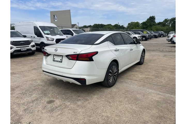$19559 : Nissan Altima 2023 2.5 SV 4d image 3