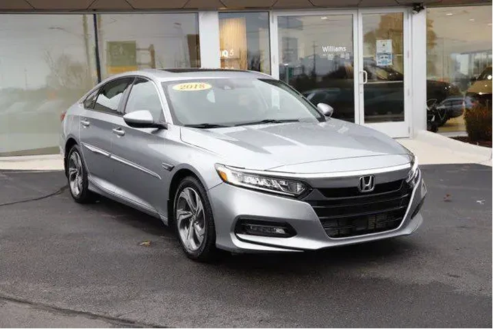 $17628 : Honda Accord 2018 EX 4dr Sed image 1