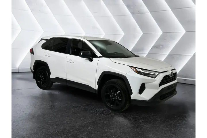 $28791 : Toyota RAV4 2024 AWD LE 4dr image 1