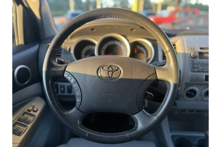 2011 Tacoma V6 image 8