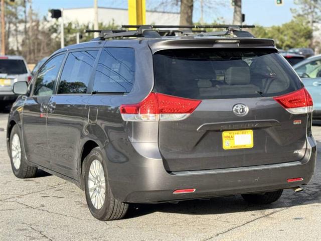 $1 : 2013 Sienna XLE 7-Passenger A image 5