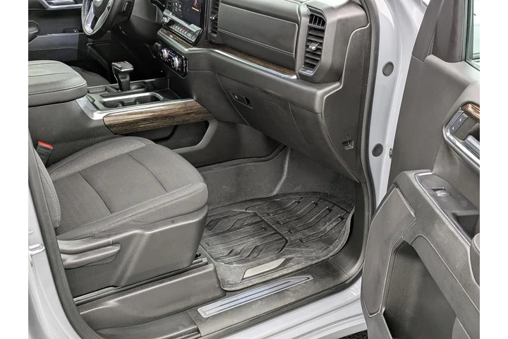 $45990 : Pre-Owned 2024 Sierra 1500 El image 2