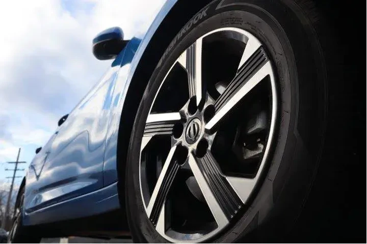 $17365 : Nissan Sentra 2025 SV 4dr Se image 9