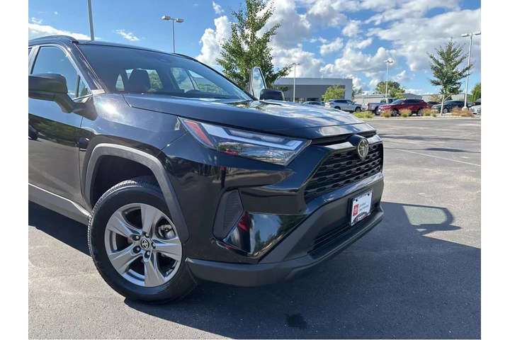 $33689 : Gold Certified2025 RAV4 Hybri image 6