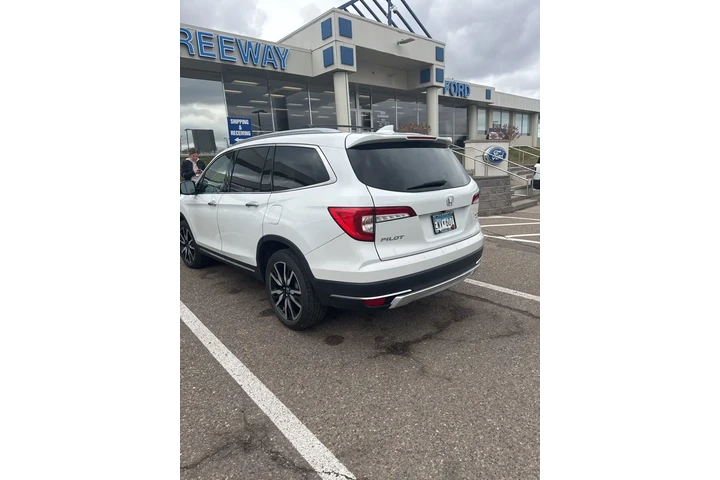 $23931 : Honda Pilot 2020 AWD Touring image 2